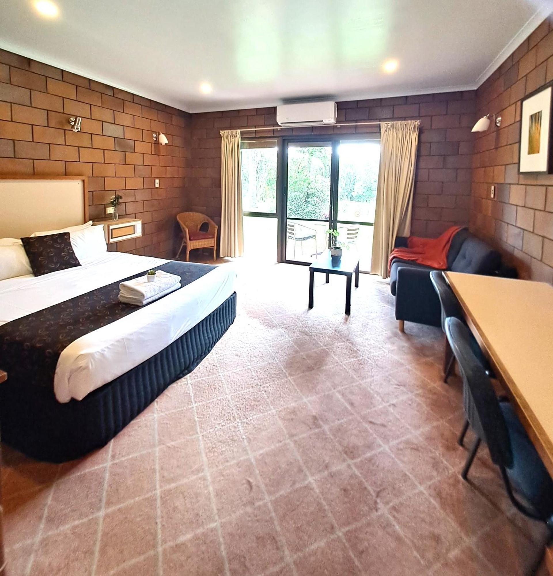Malanda Lodge Motel Экстерьер фото